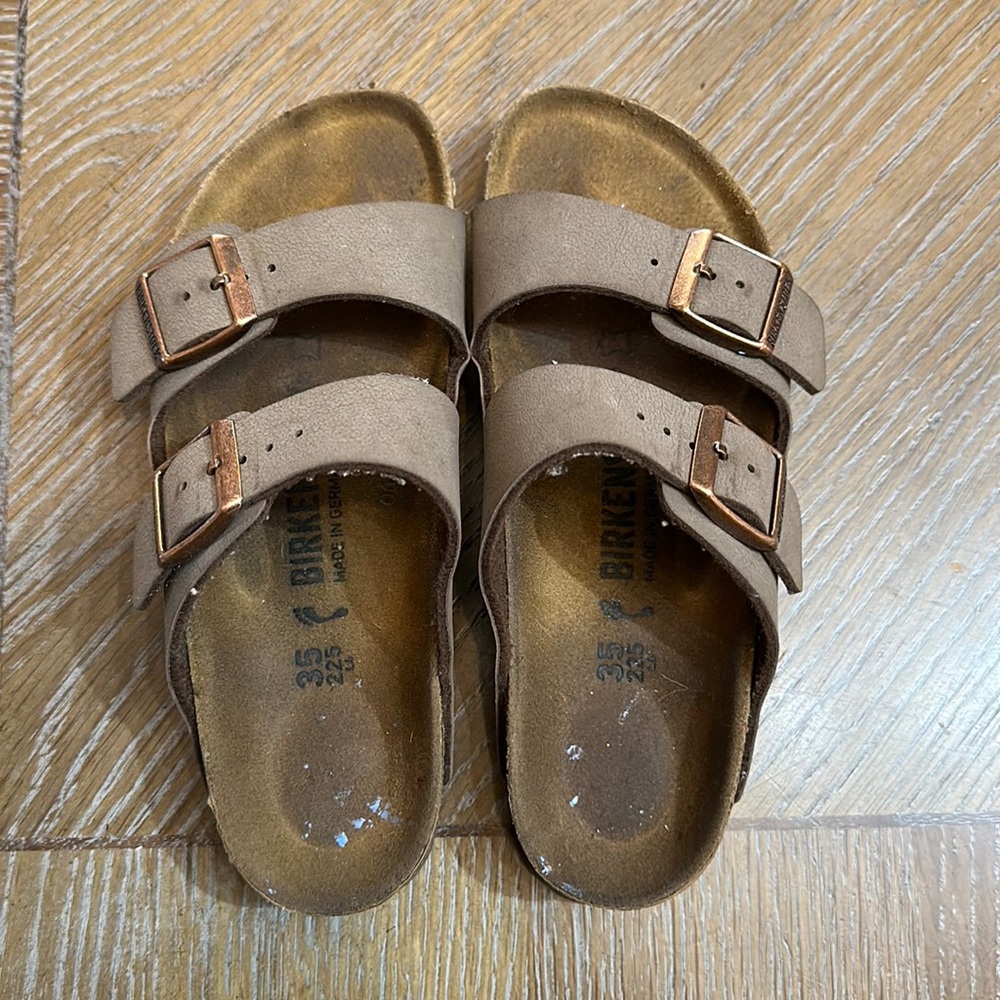 Pre-loved Birkenstocks!! Kids size 35